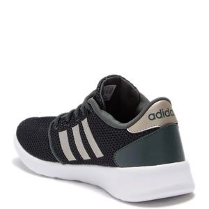 Nike Cloudform Sneakers in dark green/silver.